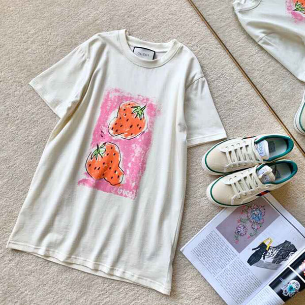 2025新作限定人気 グッチ★グッチ いちご コピー Tシャツ  大人コーデ ストロベリーオーバーサイズ 539081 XJA2J 7136