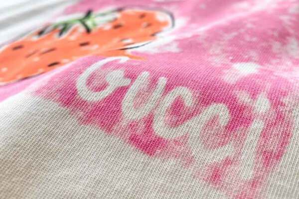 2025新作限定人気 グッチ★グッチ いちご コピー Tシャツ  大人コーデ ストロベリーオーバーサイズ 539081 XJA2J 7136