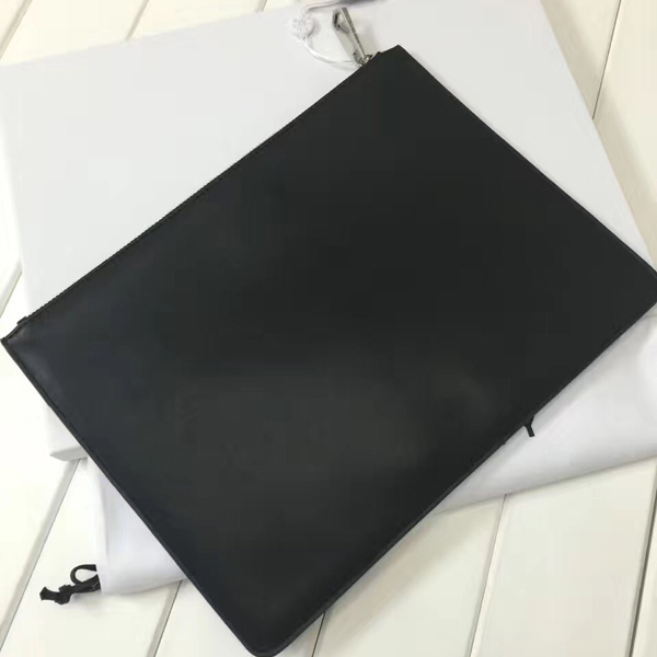 ジバンシィスーパーコピー GIVENCHY クラッチバッグ BK06072273005 スターパッチ レザーポーチ
