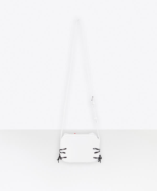 2025超限定バレンシアガコピー 【バレンシアガ&Hello Kittyコラボ】Camera Bag XS