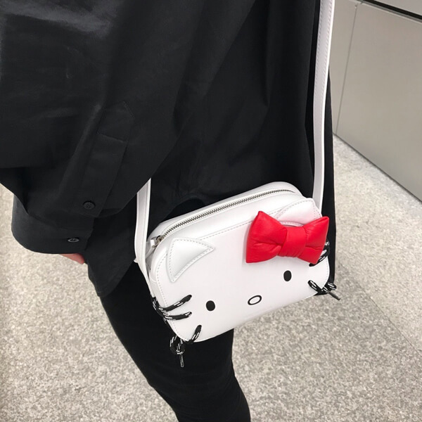 2025超限定バレンシアガコピー 【バレンシアガ&Hello Kittyコラボ】Camera Bag XS