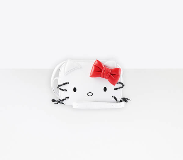 2025超限定バレンシアガコピー 【バレンシアガ&Hello Kittyコラボ】Camera Bag XS