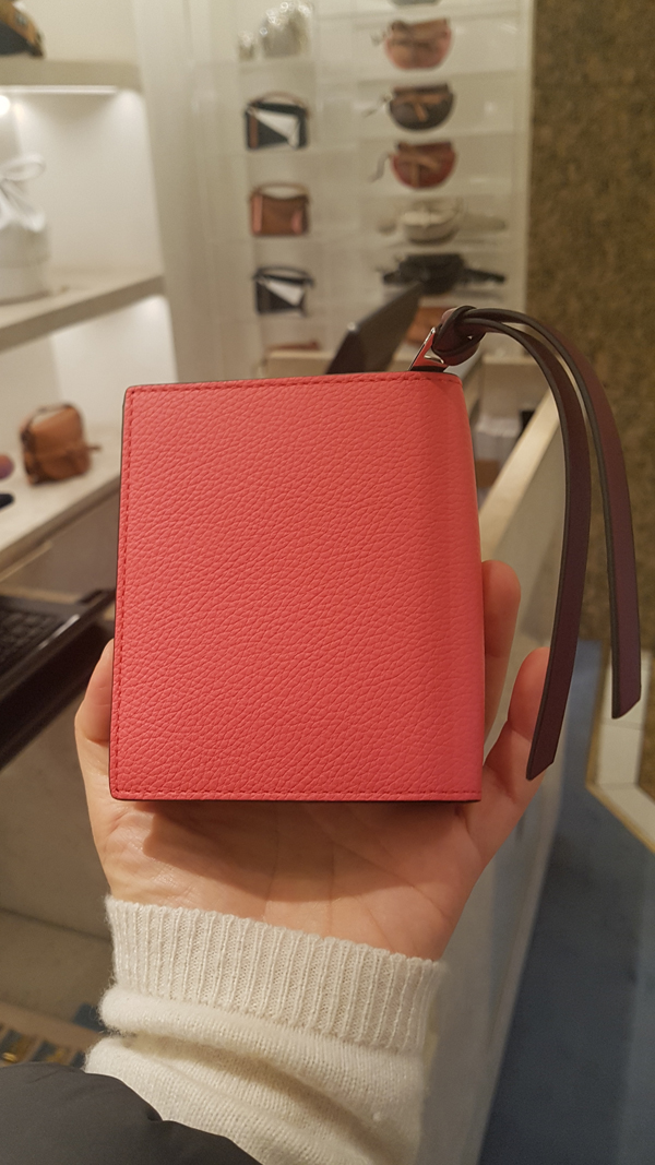 ロエベ ミニ財布 偽物 コンパクト ジップ ウォレット COMPACT ZIP WALLET 124.12.Z44
