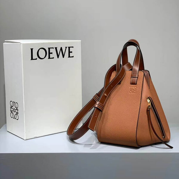 ロエベ スーパーコピー ブローチロエベ ラピスタル 偽物 Small Bag ハンモック タン 387.30.S35