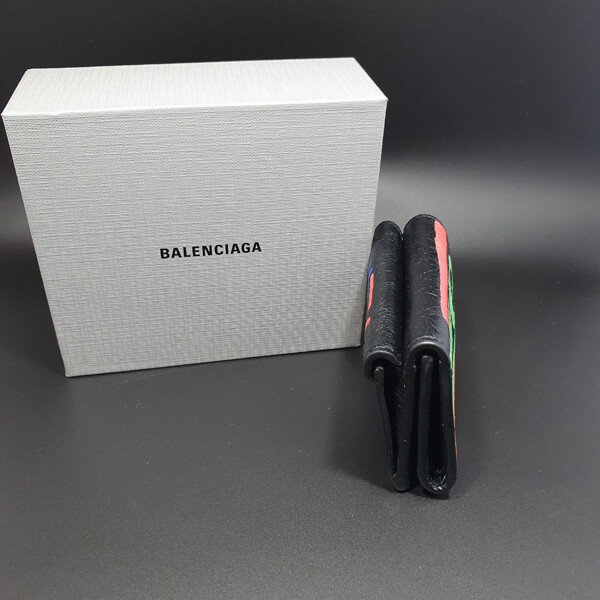 バレンシアガ ミニ財布 偽物 バレンシアガ ペーパー♪グラフィティ三つ折り財布