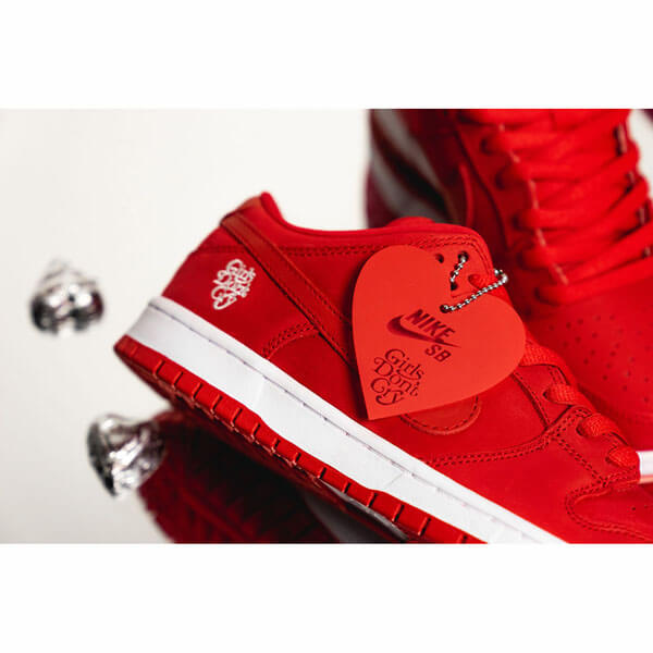 ナイキ スニーカー コピー ガールズドントクライ 偽物 Girls Don't Cry SB Dunk Low Very 