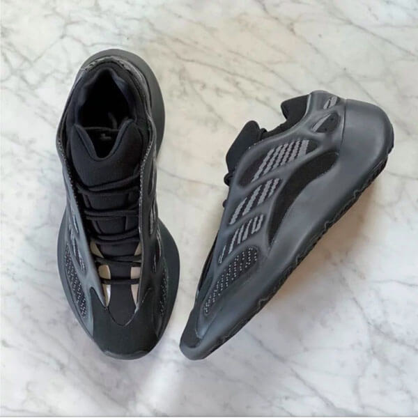 アディダス YEEZY コピーBOOST 700 V3 ALVAH イージーブースト アルヴァ  H67799