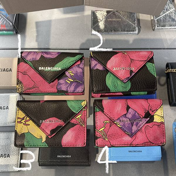 【春の大SALE★】 バレンシアガ 大人気！定番三つ折りミニ財布 偽物★ 391446 DLQZN