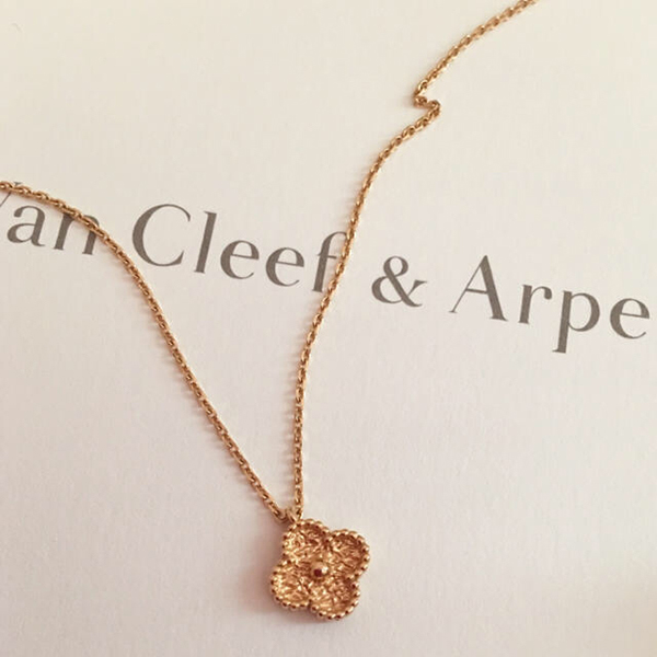 ヴァン クリーフ ネックレス 偽物 アルハンブラ パロディ Van Cleef and Arpel スウィートアルハンブラ ペンダント