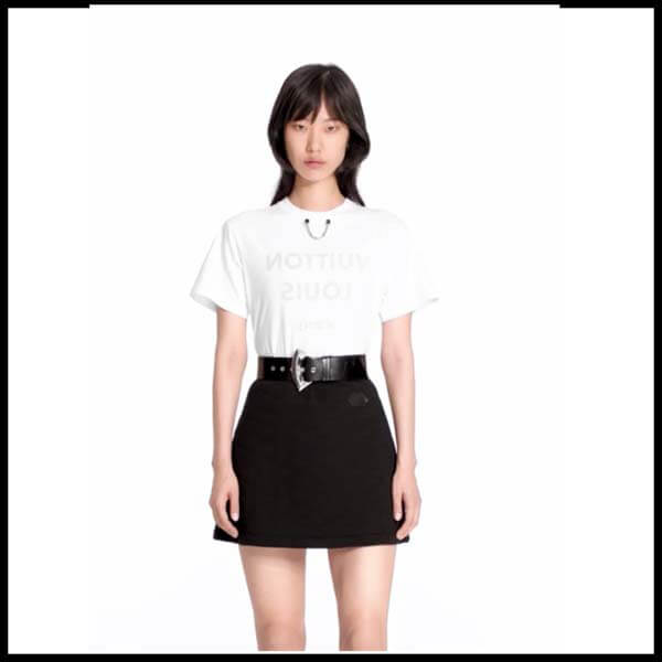 黒のスカートやショートブーツにも似合うルイヴィトンのTシャツ偽物1A5TRO