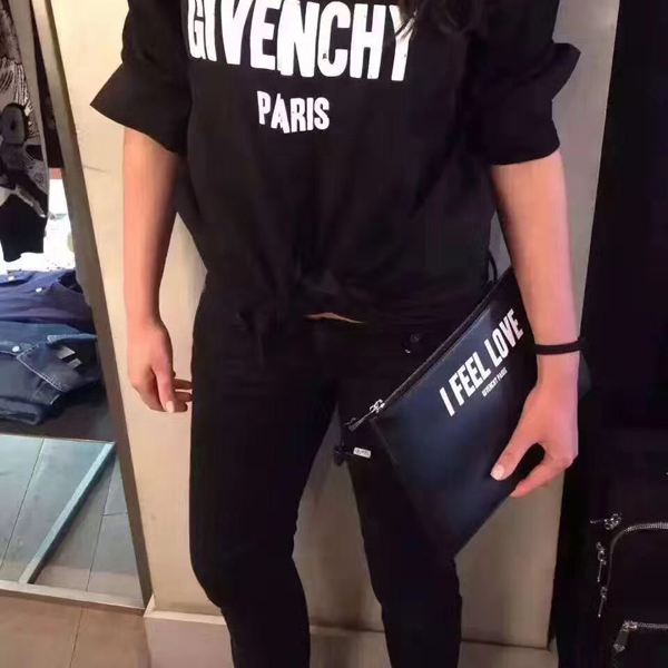 ジバンシィスーパーコピー GIVENCHY クラッチバッグ BK06072273003 I FEEL LOVE スターパッチ レザーポーチ