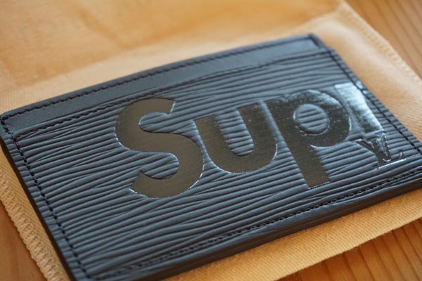 ルイヴィトン 財布 コピー ポルト カルト・サーンプル Supremeコラボカードケース ケース ブラック エピ×シュプリーム M67753