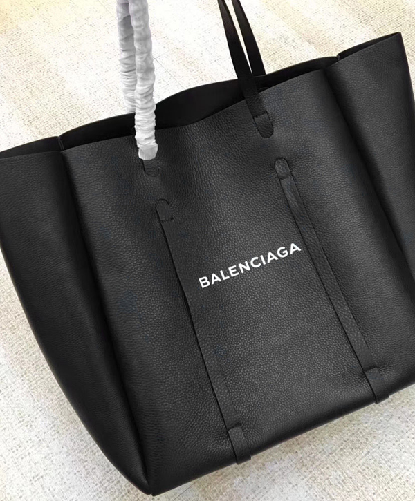 バレンシアガ トートバッグ Everyday Tote S ホワイトロゴが印象的unisex スーパーコピー