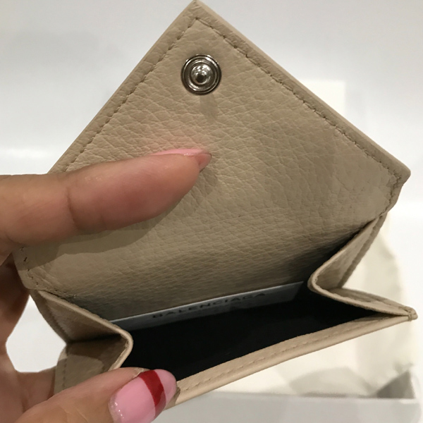 バレンシアガ 財布コピー ペーパー ミニウォレット／ベージュ 折りたたみ財布<