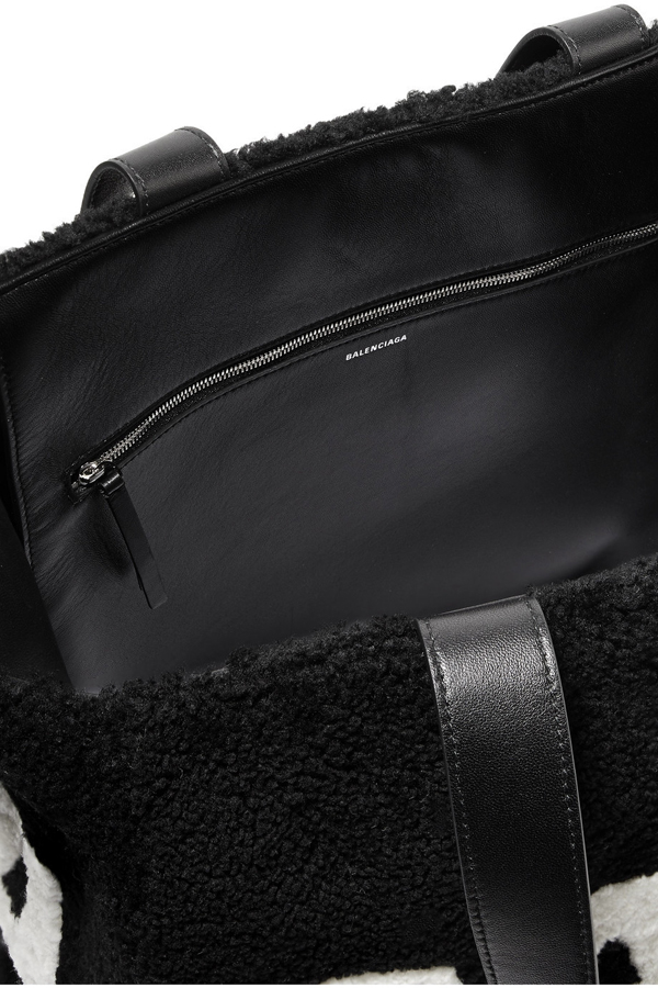 バレンシアガ トートバッグ スーパーコピーバレンシアガ 羊モコモコロゴトート shearlingトートバッグ